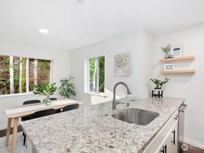 595 Newport Way NW C4, Issaquah WA 98027