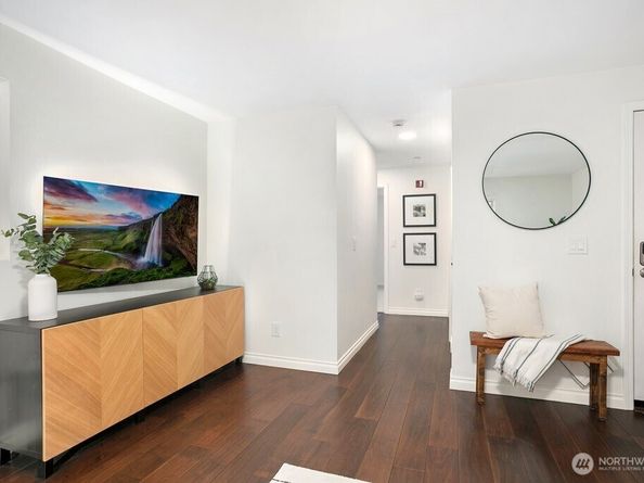 595 Newport Way NW C4, Issaquah WA 98027