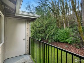 595 Newport Way NW C4, Issaquah WA 98027