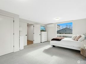 916 B 14th Avenue, Seattle WA 98122