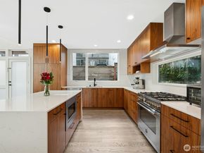 916 B 14th Avenue, Seattle WA 98122