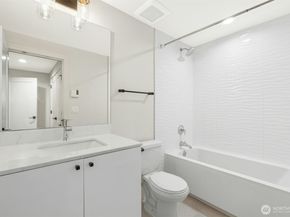 916 B 14th Avenue, Seattle WA 98122