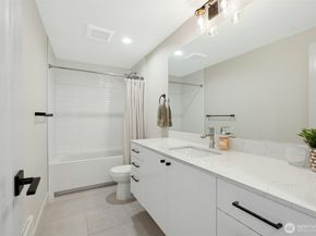 916 B 14th Avenue, Seattle WA 98122