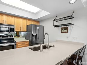 2401 8th Avenue N 202, Seattle WA 98109