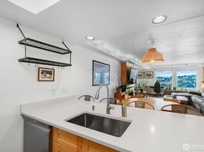 2401 8th Avenue N 202, Seattle WA 98109