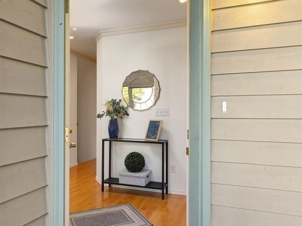 112 9th Lane 112, Kirkland WA 98033