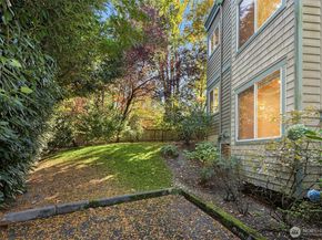 112 9th Lane 112, Kirkland WA 98033