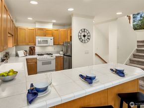 112 9th Lane 112, Kirkland WA 98033