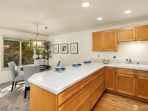 112 9th Lane 112, Kirkland WA 98033