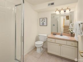 112 9th Lane 112, Kirkland WA 98033