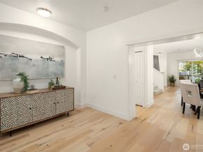 18247 NE 96th Way 104, Redmond WA 98052