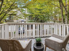 18247 NE 96th Way 104, Redmond WA 98052