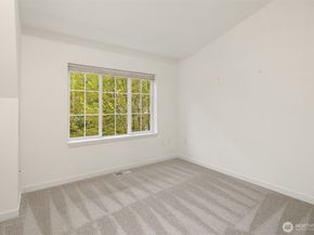 18247 NE 96th Way 104, Redmond WA 98052