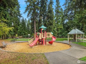 18247 NE 96th Way 104, Redmond WA 98052