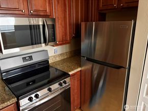 225 Logan Avenue S 111, Renton WA 98057