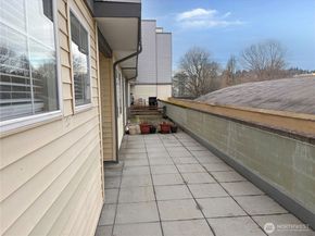 225 Logan Avenue S 111, Renton WA 98057