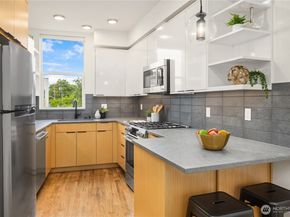 7439 Latona Avenue NE, Seattle WA 98115