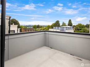 7439 Latona Avenue NE, Seattle WA 98115