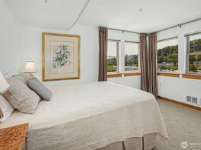 827 Hiawatha Place S 405, Seattle WA 98144