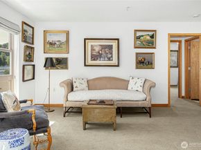 827 Hiawatha Place S 405, Seattle WA 98144