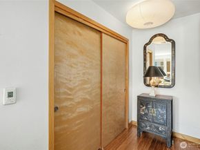 827 Hiawatha Place S 405, Seattle WA 98144