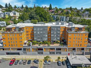 827 Hiawatha Place S 405, Seattle WA 98144
