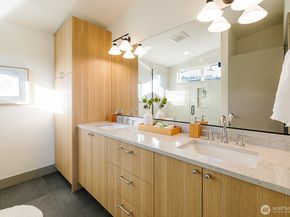 4110 30th Avenue S 8, Seattle WA 98108