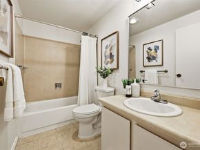 206 Mountain Park Boulevard SW D204, Issaquah WA 98027