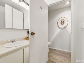 206 Mountain Park Boulevard SW D204, Issaquah WA 98027