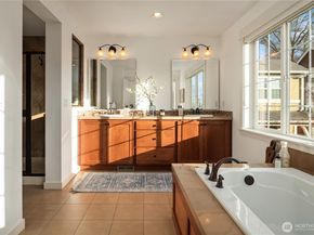 327 4th Avenue S, Kirkland WA 98033