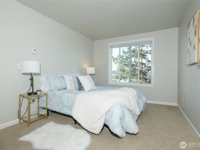 2253 Gilman Drive W 406, Seattle WA 98119