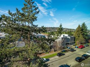 2253 Gilman Drive W 406, Seattle WA 98119
