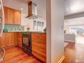 2253 Gilman Drive W 406, Seattle WA 98119
