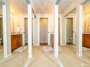 2253 Gilman Drive W 406, Seattle WA 98119