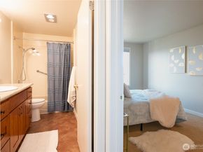 2253 Gilman Drive W 406, Seattle WA 98119