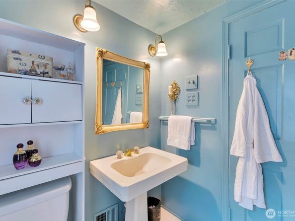 3918 NW Phinney Bay Drive, Bremerton WA 98312