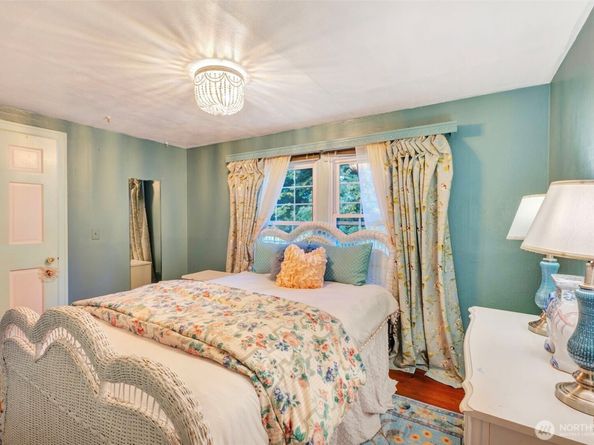 3918 NW Phinney Bay Drive, Bremerton WA 98312