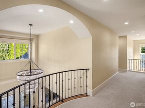 805 92nd Avenue NE, Bellevue WA 98004