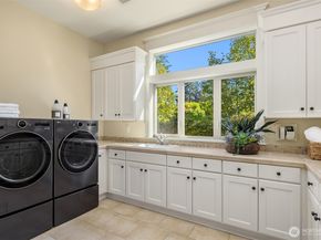 805 92nd Avenue NE, Bellevue WA 98004