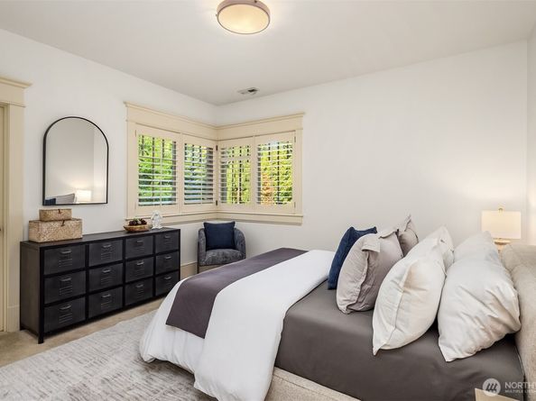 805 92nd Avenue NE, Bellevue WA 98004