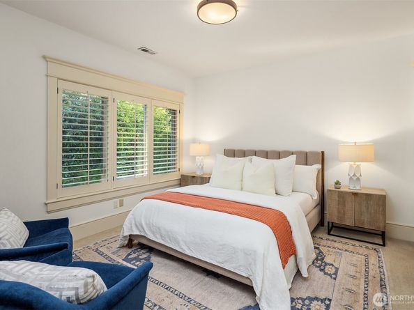 805 92nd Avenue NE, Bellevue WA 98004