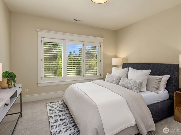 805 92nd Avenue NE, Bellevue WA 98004