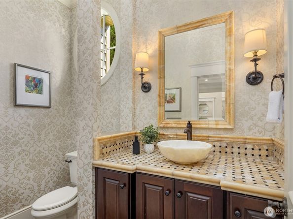 805 92nd Avenue NE, Bellevue WA 98004