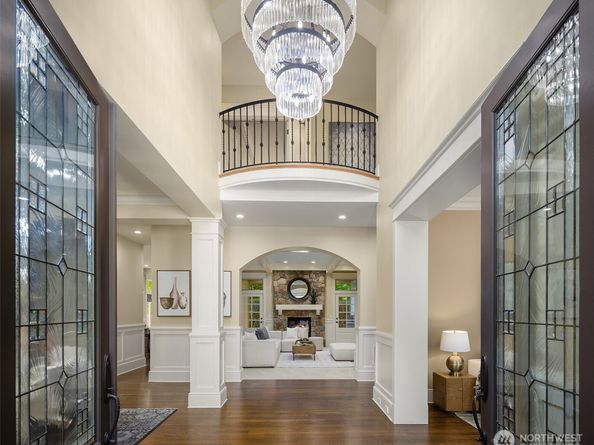 805 92nd Avenue NE, Bellevue WA 98004