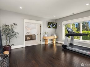 805 92nd Avenue NE, Bellevue WA 98004