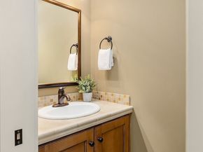 805 92nd Avenue NE, Bellevue WA 98004