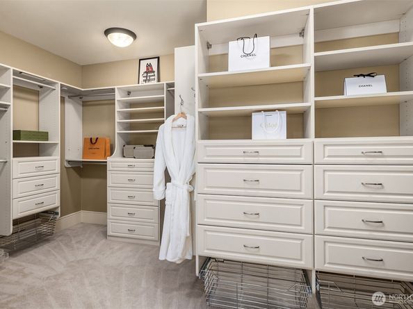 805 92nd Avenue NE, Bellevue WA 98004