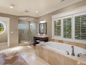 805 92nd Avenue NE, Bellevue WA 98004