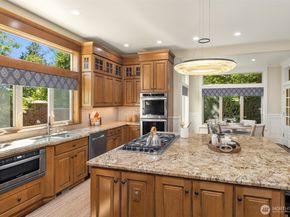 805 92nd Avenue NE, Bellevue WA 98004