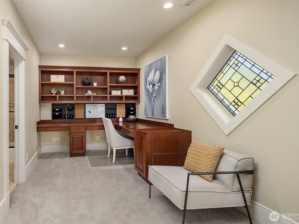 805 92nd Avenue NE, Bellevue WA 98004